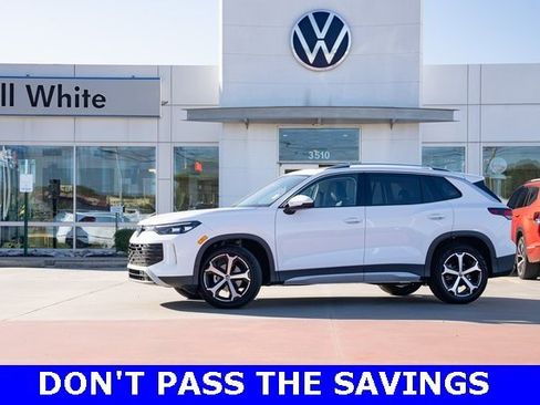 New 2025 Volkswagen Tiguan SE image 1