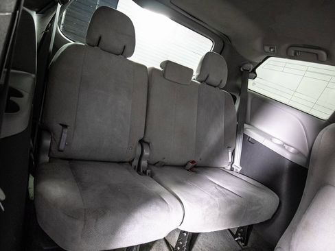 Used 2015 Toyota Sienna L image 11