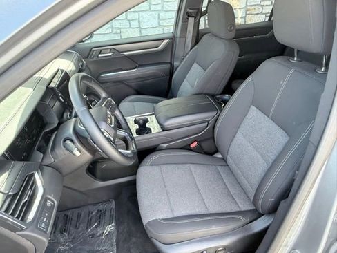 Certified 2025 GMC Acadia Elevation FWD image 38