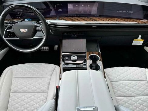 New 2026 Cadillac Escalade ESV Platinum Sport w/ LPO, ONYX Package image 13