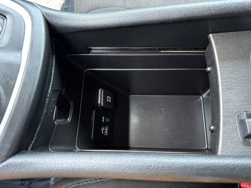 Used 2016 Chrysler 200 Limited FWD image 38