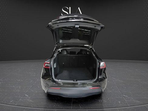 Used 2022 Tesla Model Y Long Range AWD/4WD image 10