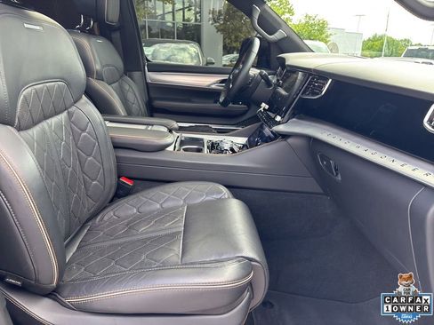 Used 2023 Jeep Grand Wagoneer Series III AWD/4WD image 57