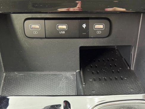 Used 2024 Kia Carnival SX Prestige image 32