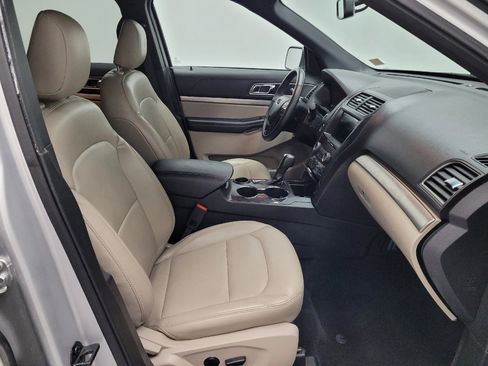 Used 2019 Ford Explorer XLT FWD image 21