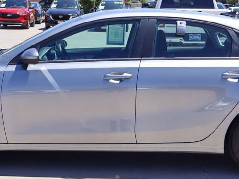 Used 2023 Kia Forte LXS FWD image 6