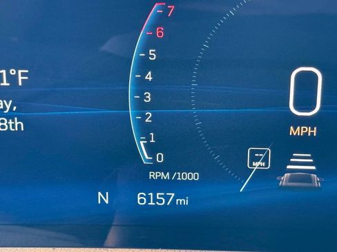 Used 2025 Cadillac XT4 Premium Luxury FWD image 5