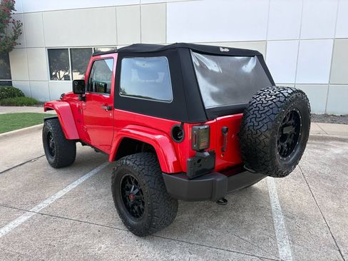 Used 2016 Jeep Wrangler Sahara w/ Connectivity Group AWD/4WD image 6