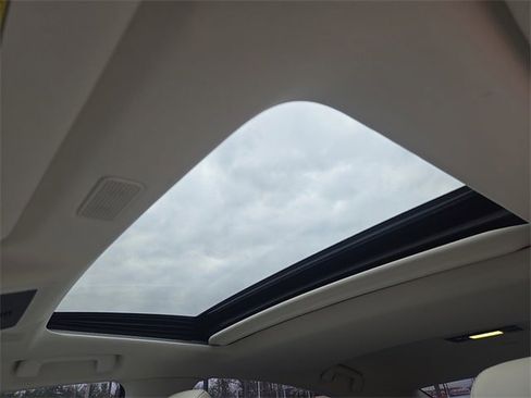 Certified 2025 Lexus ES 300h w/ Premium Package image 13