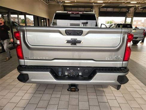 Used 2024 Chevrolet Silverado 2500 High Country w/ High Country Premium Package AWD/4WD image 5