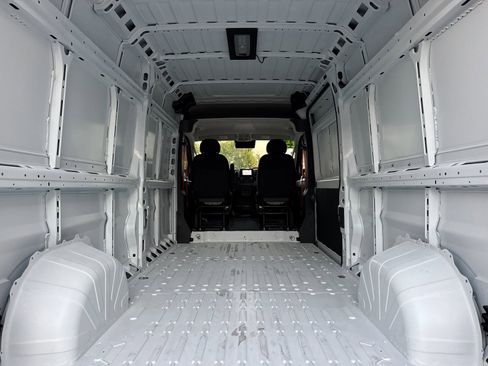 Used 2025 RAM ProMaster 2500 w/ Convenience Group image 14