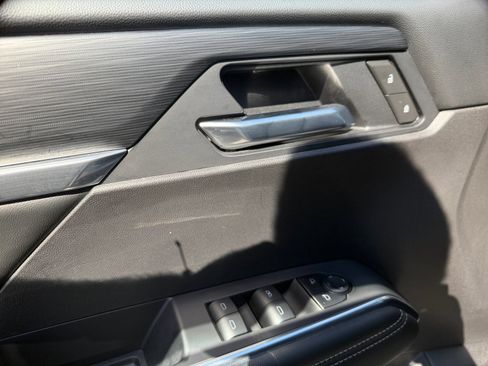 Used 2025 GMC Acadia Elevation image 11