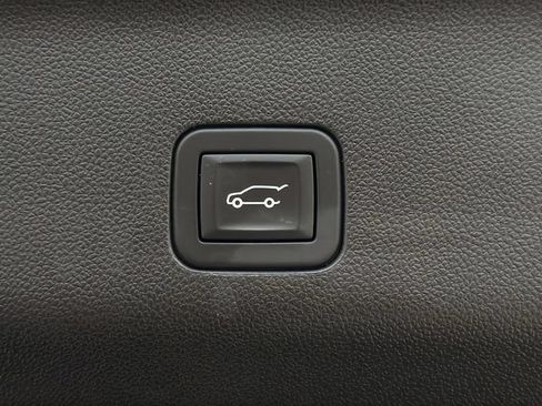 Used 2025 GMC Yukon XL AT4 w/ AT4 Premium Package AWD/4WD image 10