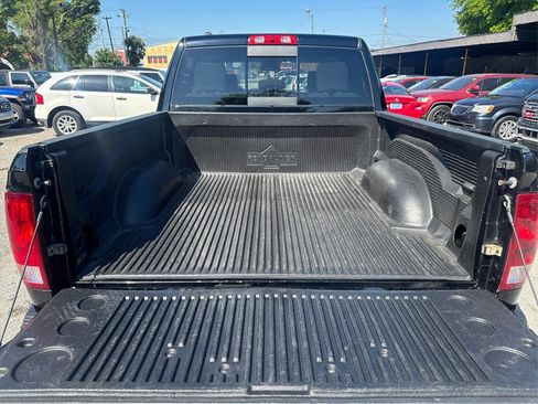 Used 2017 RAM 1500 Classic SLT AWD/4WD image 12