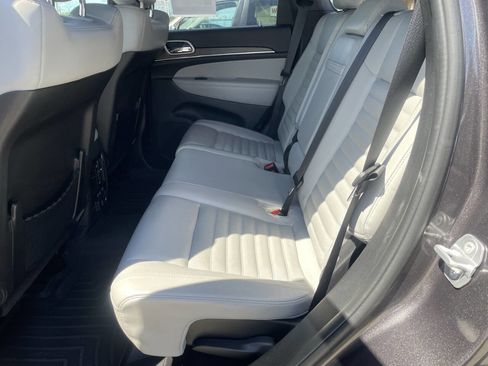 Used 2018 Jeep Grand Cherokee Limited image 21