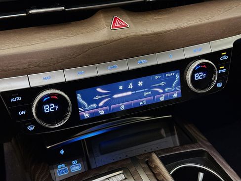 Used 2024 Genesis G80 image 24