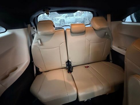 Used 2022 Toyota Sienna Limited image 31