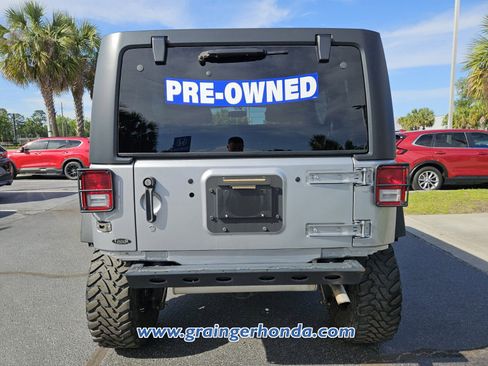 Used 2018 Jeep Wrangler Unlimited Sport S AWD/4WD image 4
