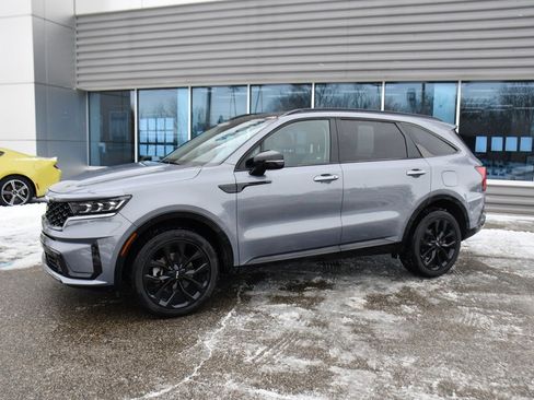 Used 2022 Kia Sorento SX image 2
