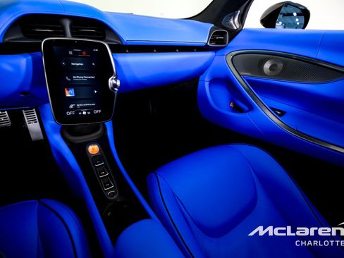 Used 2025 McLaren Artura Spider image 17