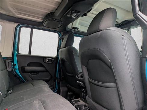 Used 2019 Jeep Wrangler Unlimited Sahara image 13