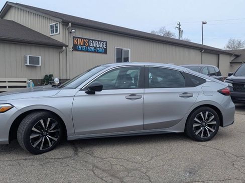 Used 2024 Honda Civic EX-L image 10