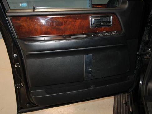 Used 2016 Lincoln Navigator L Select image 5