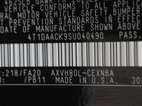 Used 2025 Toyota Camry LE w/ Convenience Package FWD image 30