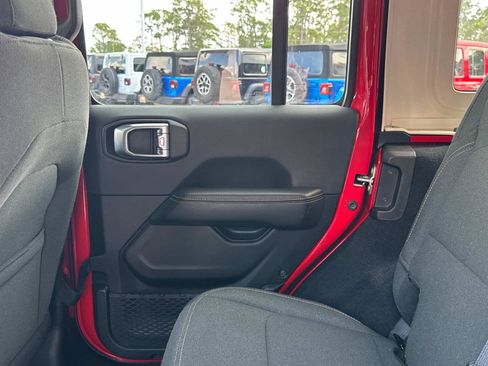 Used 2024 Jeep Wrangler Unlimited Sahara AWD/4WD image 14