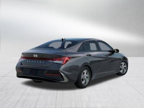 New 2026 Hyundai Elantra SE FWD image 4