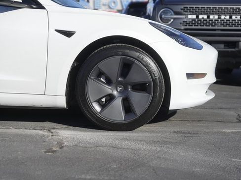 Used 2023 Tesla Model 3 Standard Range image 4