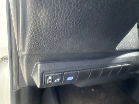 Used 2020 Toyota Corolla LE FWD image 17