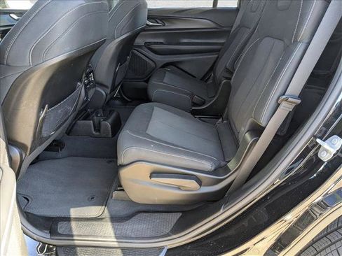 Used 2023 Jeep Grand Cherokee L Laredo image 19