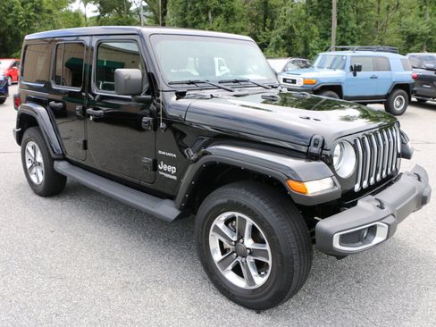 Used 2022 Jeep Wrangler Unlimited Sahara AWD/4WD image 9