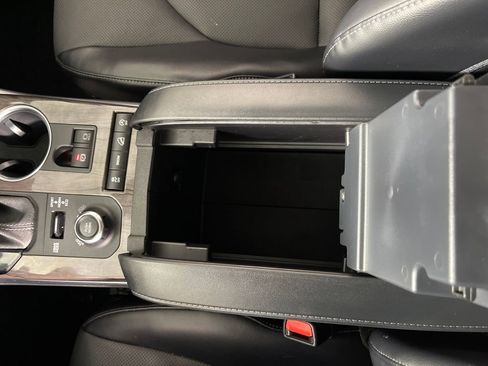 Certified 2022 Toyota Highlander Platinum image 23