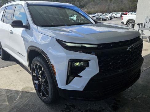 New 2026 Chevrolet Traverse RS w/ LPO, Floor Liner Package image 4