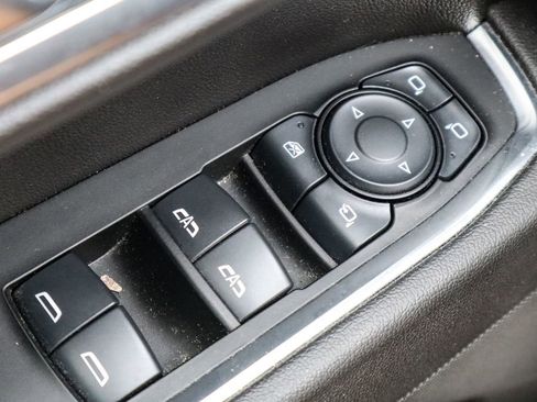 Certified 2025 GMC Sierra 1500 SLT image 19