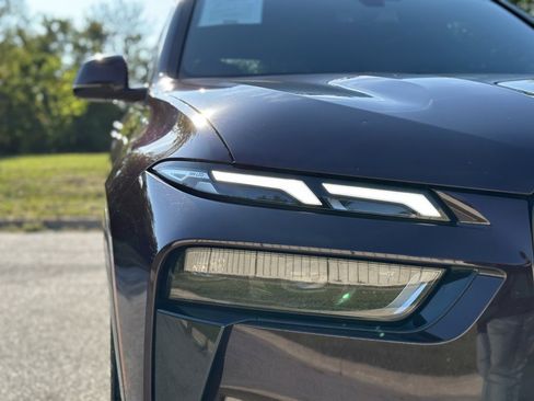 Certified 2023 BMW X7 xDrive40i w/ M Sport Package image 12