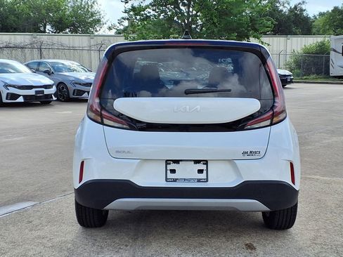 Used 2025 Kia Soul S FWD image 8