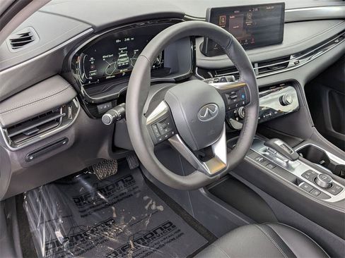 Certified 2025 INFINITI QX60 Luxe image 11