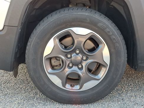 Used 2017 Jeep Renegade Sport w/ Power & Air Group FWD image 6