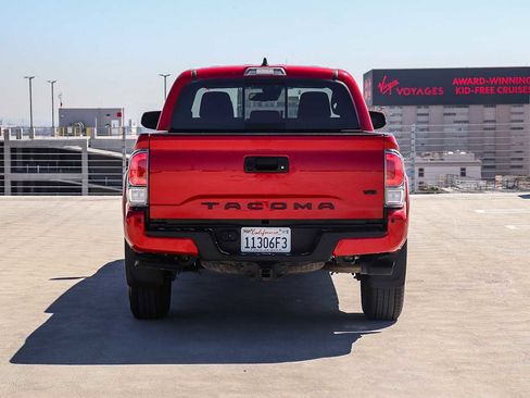 Used 2022 Toyota Tacoma TRD Sport w/ Technology Package image 5