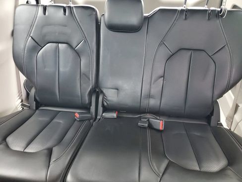 Used 2023 Chrysler Pacifica Touring-L FWD image 23