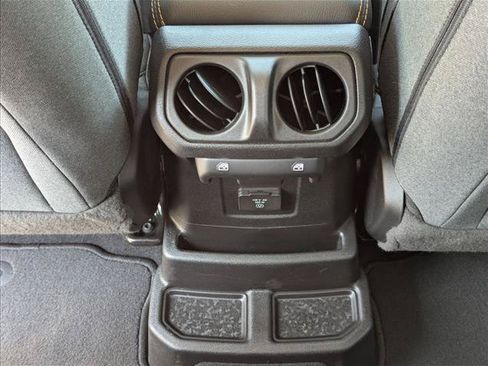 Used 2024 Jeep Wrangler Unlimited Sahara AWD/4WD image 16