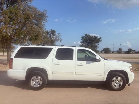 Used 2013 Chevrolet Suburban LS RWD image 43