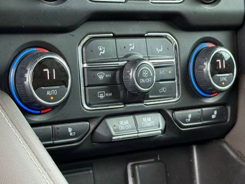 Used 2021 Chevrolet Tahoe LT RWD image 17