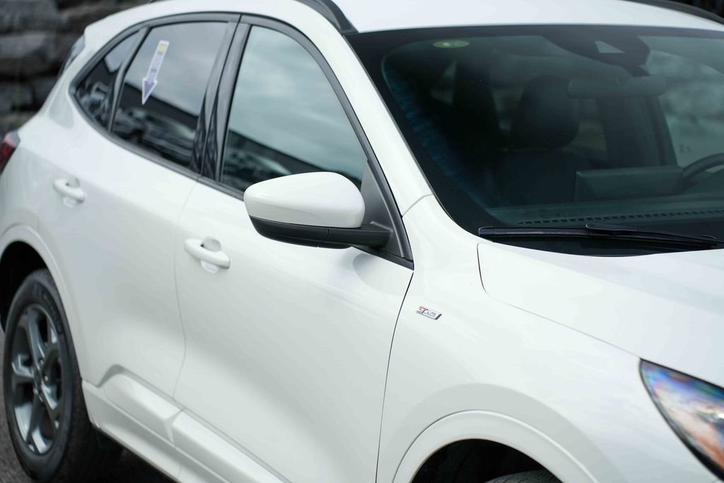 Used 2023 Ford Escape ST-Line Select w/ Tech Pack #1 AWD/4WD image 9