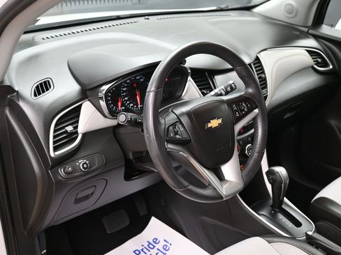 Used 2022 Chevrolet Trax LT w/ LT Convenience Package AWD/4WD image 20