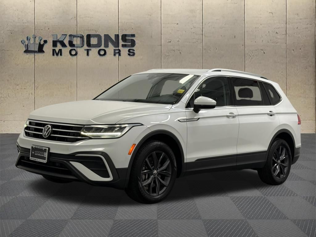 Used 2023 Volkswagen Tiguan SE FWD image 1