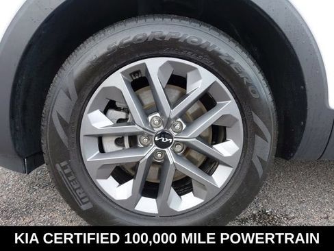 Certified 2024 Kia Telluride LX FWD image 10